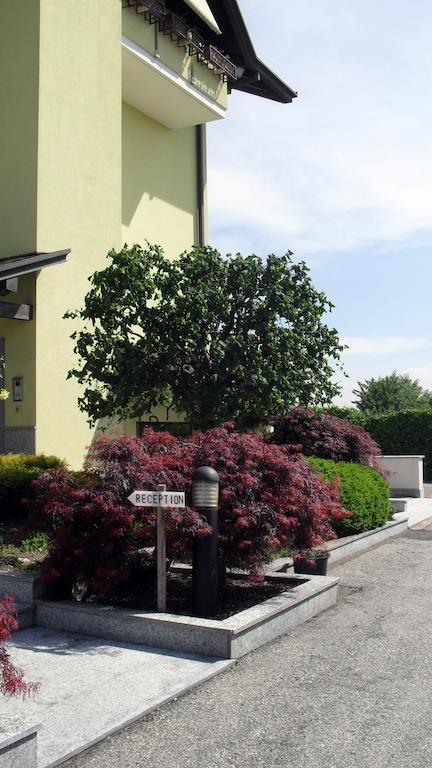 Albergo Residence Isotta Veruno エクステリア 写真